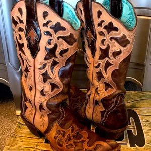 Beautiful Corral Ladies Boots size 8.5. Gently used and broken in. Lace inlay